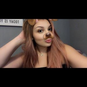 Meet your Posher, Leila